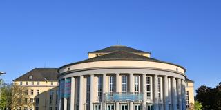 Das Saarländische Staatstheater in Saarbrücken (Foto: IMAGO / BeckerBredel)