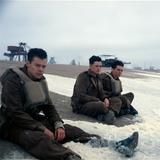 Harry Styles (l-r), Aneurin Barnard und Fionn Whitehead in einer Szene des Actionthrillers "Dunkirk". (Foto: picture alliance / Warner Bros./dpa | -)