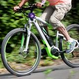 Ein Mann auf einem Ebike (Foto: dpa)