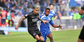 Elversbergs Nicholas Mickelson im Zweikampf mit Magdeburgs Lubambo Musonda  (Foto: IMAGO / dts Nachrichtenagentur)