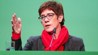 Annegret Kramp-Karrenbauer spricht auf dem Landesparteitag der CDU-Sachsen. (Foto: dpa/ Jan Woitas)