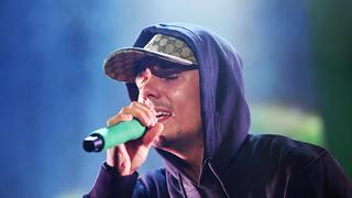 Der Rapper Capital Bra tritt in der Maimarkthalle während seines Tourauftakts auf. (Foto: dpa / Uli Deck)