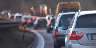 Stau auf einer Autobahn (Foto: picture-alliance/ dpa | Karl-Josef Hildenbrand)