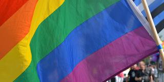 Eine Regenbogenfahne (Foto: Pixabay / fsHH)