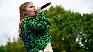 Loi auf der Bühne beim SR Ferien Open Air 2023. (Foto: Dirk Guldner)