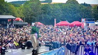 Loi auf der Bühne beim SR Ferien Open Air 2023. (Foto: Dirk Guldner)