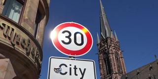 Straßenschild für 30 km/h Tempolimit (Foto: SR)