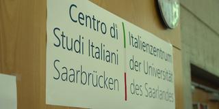 Schild das Italienzentrum der Universität Saar (Foto: SR)