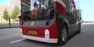 Selbstfahrender Bus auf der Straße (Foto: SR)