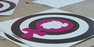 Flyer mit Weiblichkeitssymbol  (Foto: SR)