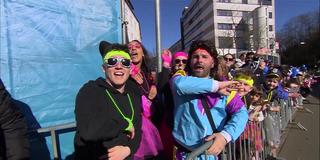 Verkleidete Menschen auf einem Faschingsumzug (Foto: SR)