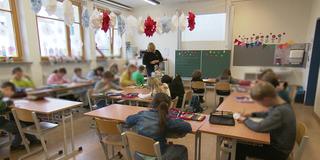 Eine Grundschulklasse beim Unterricht (Foto: SR)