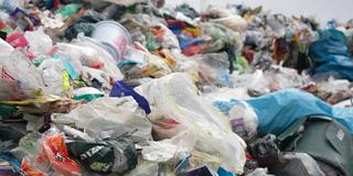 Plastikmüll auf einem Haufen (Foto: SR)