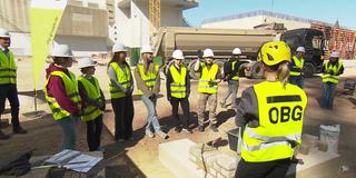 Mädchen auf einer Baustelle (Foto: aktueller beicht)