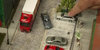 Miniatur Straßenlandschaft mit Autos und einem LKW (Foto: SR)