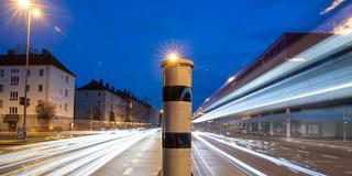 Blitzer in der Dämmerung (Foto: picture alliance/dpa | Daniel Karmann)