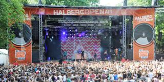 Bühne und Publikum, Halberg Open Air 2015 (Foto: SR/BeckerBredel)