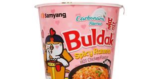Samyang Instant Nudeln Scharfes Huhn Carbonara Cup (Foto: Heuschen & Schrouff Oriental Foods Trading B.V.)