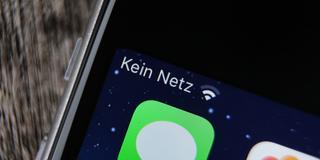 Die Aufschrift «Kein Netz» ist auf dem Bildschirm eines Smartphones zu sehen. (Foto: picture alliance/dpa | Karl-Josef Hildenbrand)