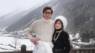 Adam Driver (l) als Maurizio Gucci and Lady Gaga als Patrizia Reggiani in einer Szene des Films "House of Gucci"  (Foto: picture alliance/dpa/Courtesy Of Metro Goldwyn Mayer | Fabio Lovino)
