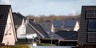 Verschiedene Häuser einer Wohnsiedlung mit Einfamilienhäusern und Doppelhäusern (Foto: picture alliance/dpa | Christian Charisius)