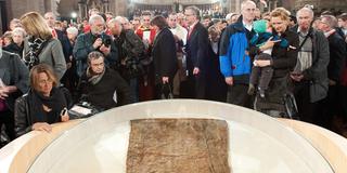 Ausstellung des Heiligen Rocks in Trier.  (Foto: picture alliance / dpa | Oliver Dietze)