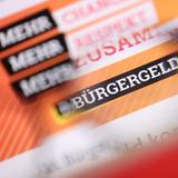 «Bürgergeld» ist auf der Homepage des Bundesministeriums für Arbeit und Soziales durch eine Brille zu lesen.  (Foto: picture alliance/dpa | Karl-Josef Hildenbrand)