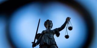 Justitia-Statue (Foto: picture alliance / greatif | Florian Gaul)