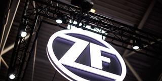 Das Logo des Autozulieferers ZF (Foto: picture alliance/dpa | Matthias Balk)