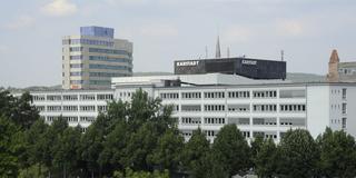 im Vordergrund das ehemalige Finanzamt Saarbrücken am Stadtgraben (Foto: picture alliance / BeckerBredel)