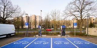 Öffentliche Ladesäulen für E-Autos (Foto: picture alliance/dpa | Julian Stratenschulte)