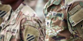 Soldaten der US-Army stehen nebeneinander (Foto: picture alliance/dpa | Daniel Karmann)