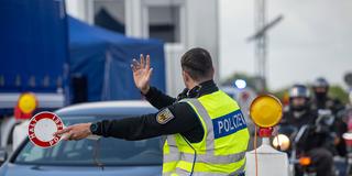 Die Bundespolizei führt Grenzkontrollen an der luxemburgischen Grenze durch (Foto: picture alliance/dpa | Harald Tittel)