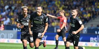 Younes Ebnoutalib (SV Elversberg) bejubelt seinen Führungstreffer zum 1:0 gegen Braunschweig (Foto: picture alliance/dpa | Swen Pförtner)