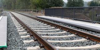 Neue Bahngleise an einem Bahnsteig (Foto: picture alliance / W2Art / Thorsten Wagner )