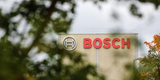 Firmenschild Bosch Werk (Foto: picture alliance / Fotostand | Fotostand / Michael Gründel)