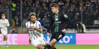 Bambase Conte (SV 07 Elversberg, links) und Maik Nawrocki (Hannover 96, rechts). (Foto: picture alliance / Fußball-News Saarland | Sebastian Bach)
