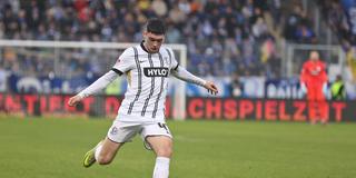 Felix Keidel (SV Elversberg) am Ball (Foto: picture alliance / Fußball-News Saarland | Fabian Kleer)