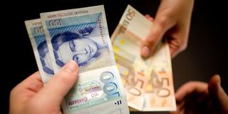 Umtausch D-Mark in Euro (Foto: picture alliance/dpa | Kay Nietfeld)