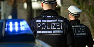 Polizisten im Einsatz (Foto: picture alliance/dpa | Bernd Weißbrod)