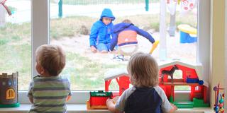 Kindergartenkinder (Foto: dpa / Jens Wolf)