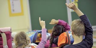 Erstklässler im Unterricht (Foto: dpa)