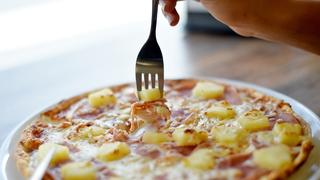 Pizza auf einem Teller (Foto: picture alliance / Angelika Warmuth/dpa Bildfunk)