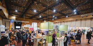 Informationsstände bei der Reisen und Freizeit Messe Saar. (Foto: Reisen & Freizeit Messe Saar)