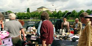 Der Saarbrücker Flohmarkt in der Franz-Josef-Röder-Straße (Foto: SR Fernsehen)