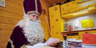 Der Nikolaus im Nikolaus Postamt St. Nikolaus (Foto: Weihnachtspostfiliale St. Nikolaus)