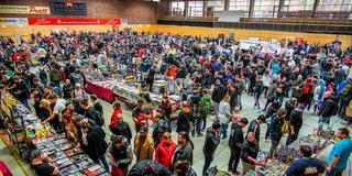 Zahlreiche Interessierte in der Völklinger Hermann Neuberger Halle zu Besuch bei der RetroCon Saar (Foto: Pressefoto / Heiko Joseph)