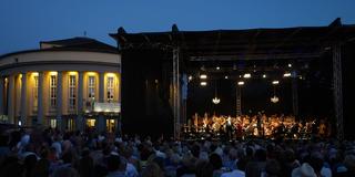 Theaterfest auf dem Tblisser Platz, Saarbrücken (Foto: Astrid Karger/Pressefoto)