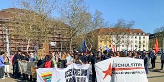 Schülerinnen und Schüler streiken gegen die Wehrpflicht (Foto: SR / Felix Alsfasser)