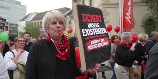 Rund 200 Friseurinnen und Friseure demonstrieren gegen Corona-Rückzahlungen (Foto: SR)